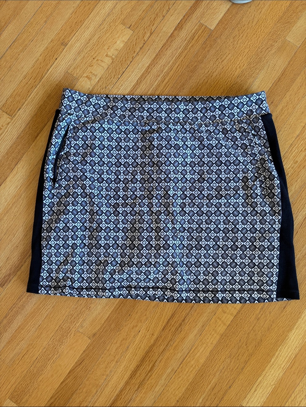 Talbots Black and White Geometric Skort